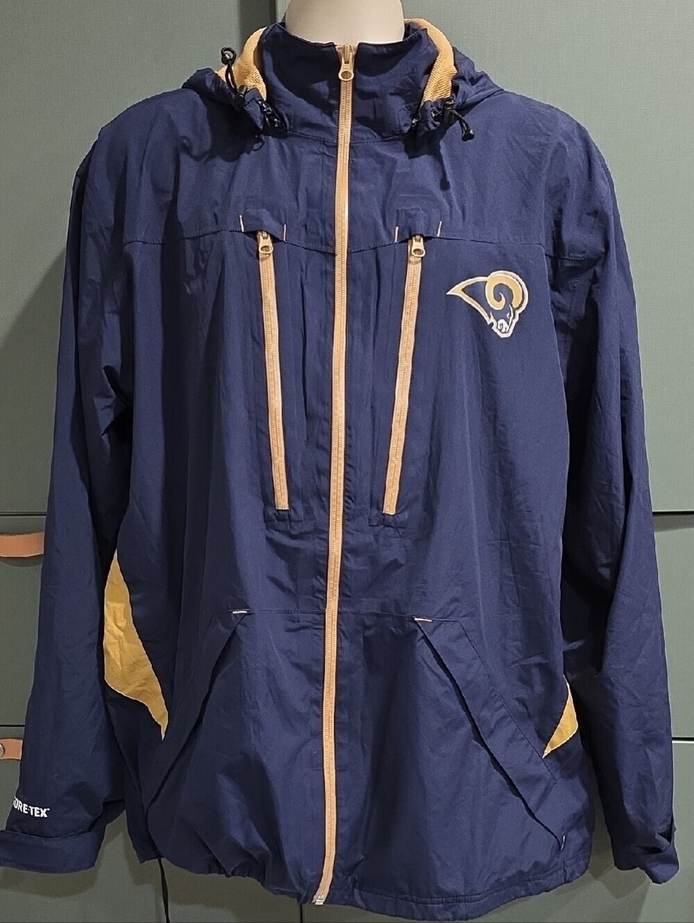 773. VTG St. Louis Rams NFL On-Field Reebok Insulated Jacket Coat Navy Gold